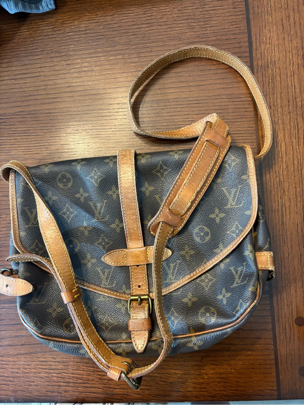 Louis Vuitton Monogram Saumur 30 crossbody bag with vachetta Leather Trim.